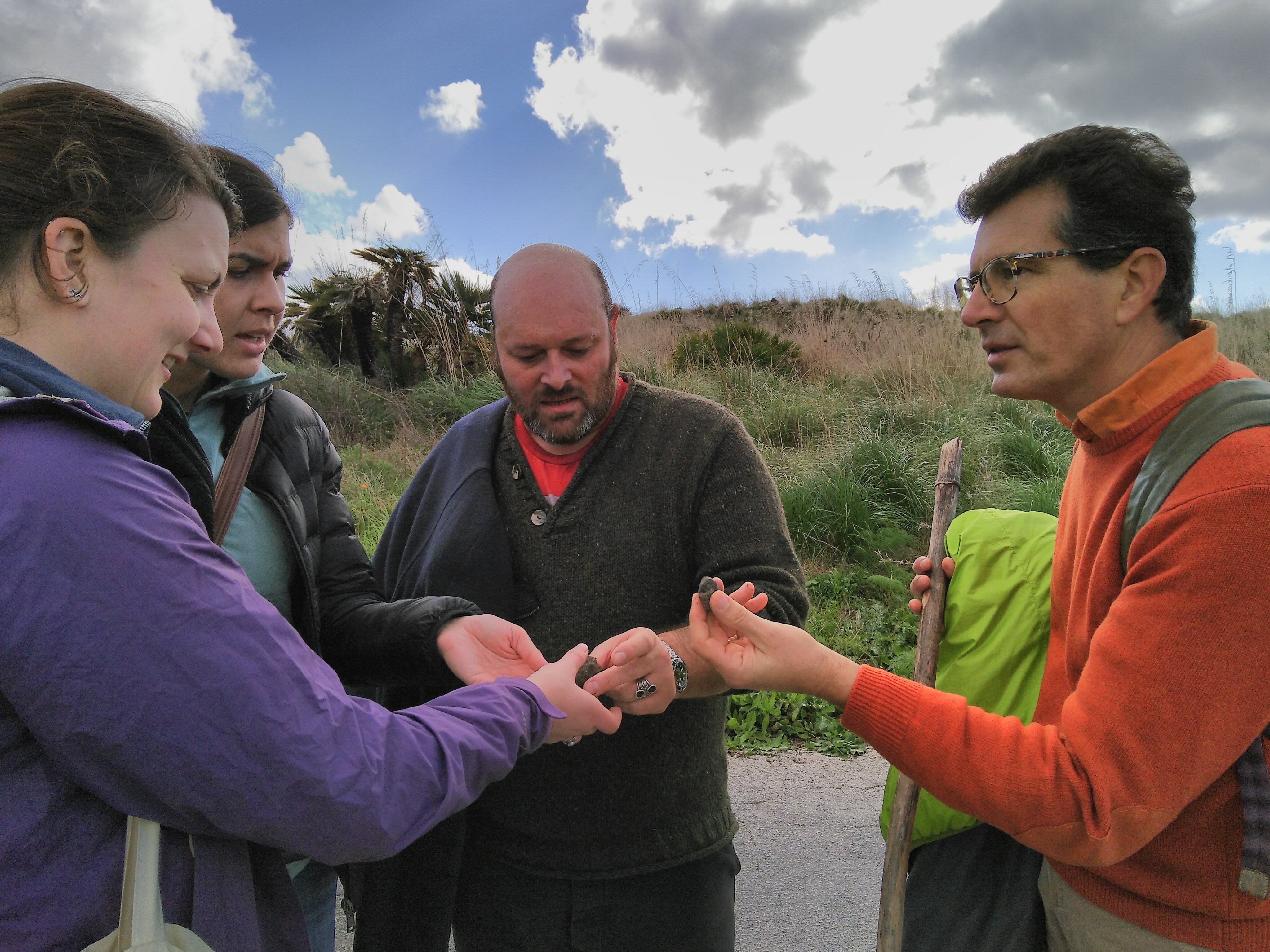 Participants sharing their knowledge during an excursion.